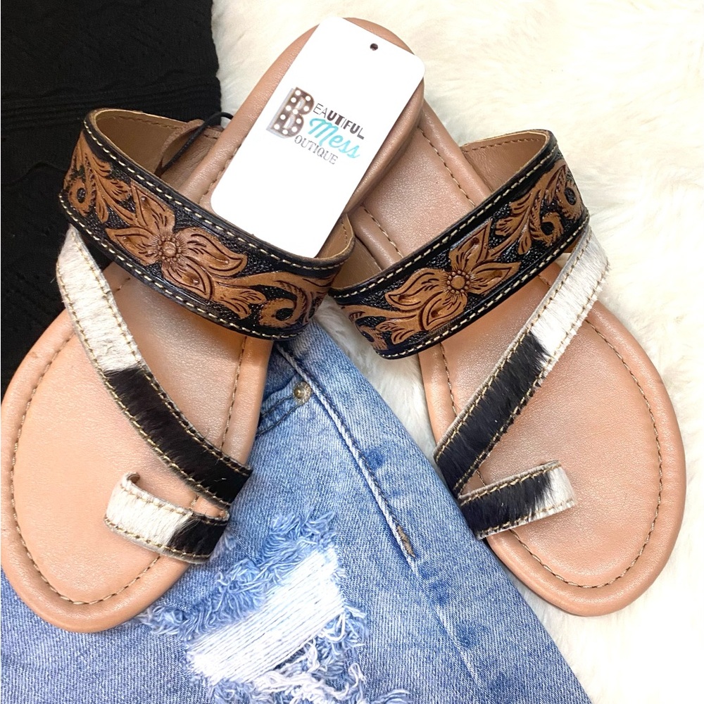 NWT Genuine Leather & Cowhide Mixed Feelings Tooled Leather Sandals - Black